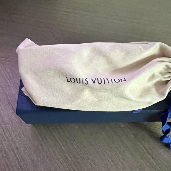 Louis Vuitton sunglasses - Picture 3 of 10